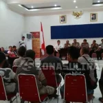 Diduga Terjadi Penimbunan BBM, Puluhan Sopir Angkot di Buton Mogok Diduga Terjadi Penimbunan BBM, Puluhan Sopir Angkot di Buton Mogok