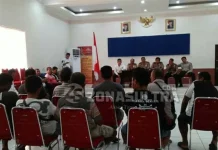 Diduga Terjadi Penimbunan BBM, Puluhan Sopir Angkot di Buton Mogok Diduga Terjadi Penimbunan BBM, Puluhan Sopir Angkot di Buton Mogok