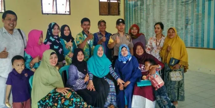foto_bersama_bpjs BPJS Ketenagakerjaan Sosialisasi Manfaat BPJS pada Kelompok Perempuan di Kendari