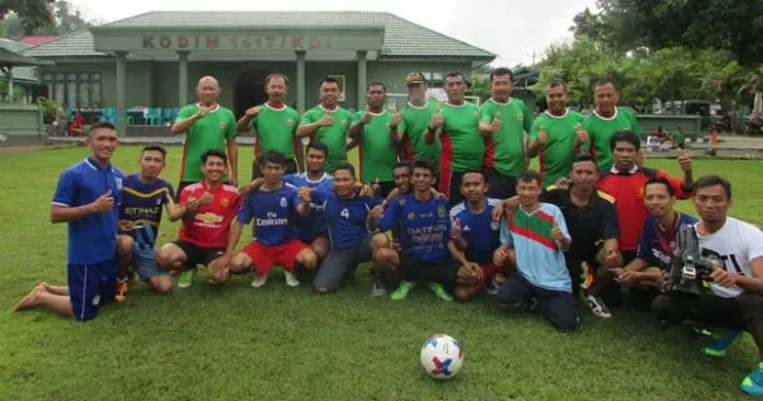 Serunya Futsal Antara Insan Pers dan Tim Kodim 1417 KDI