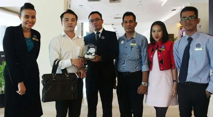 Rayakan Hari Pelanggan Nasional, Grand Clarion Kendari Beri Hadiah Spesial ke Tamu Hotel