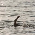 4 Wisatawan di Pantai Taipa Terseret Ombak, Tiga Selamat, Satu Hilang Ilustrasi