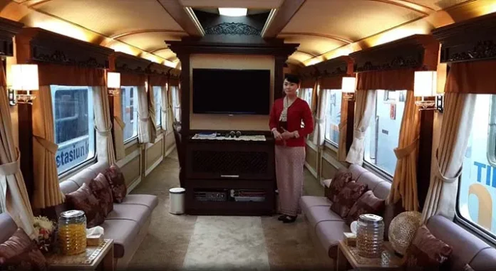 Kereta Api Wisata Beri Pengalaman Berbeda Wisatawan