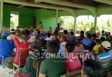 Minimalisir Isu Sara, Kery Imbau Masyarakat Jaga Toleransi Beragama BANTUAN - Bupati Konawe Kery Saiful Konggoasa kembali menyalurkan bantuan untuk dua rumah ibadah, yakni bantuan renovasi Pura dan Gereja di Kecamatan Uepai, Kabupaten Konawe, Sulawesi Tenggara (Sultra). (Restu Tebara/ZONASULTRA.COM)