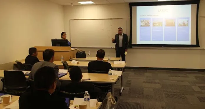 Ikut Kuliah Umum di UCLA Amerika, Kabalitbang Ingin Tiru Strategi Los Angeles untuk Kembangkan Ekonomi Sultra