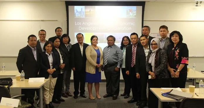 Bupati Konsel Ikuti Kuliah Umum Tentang Pembangunan di UCLA Amerika