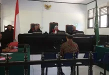 Dua Tersangka Kasus Dugaan Korupsi PAUD Baubau Jalani Sidang Perdana Dua Tersangka Kasus Dugaan Korupsi PAUD Baubau Jalani Sidang Perdana