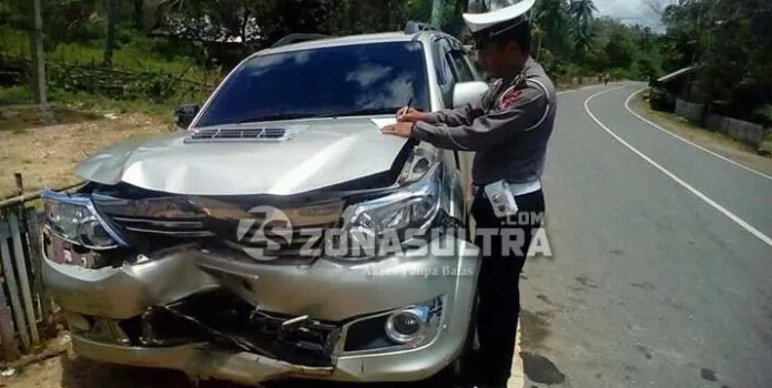 lakalantas_konut Hilang Kendali Karena Ngantuk, Dua Unit Mobil Tabrakan di Konut