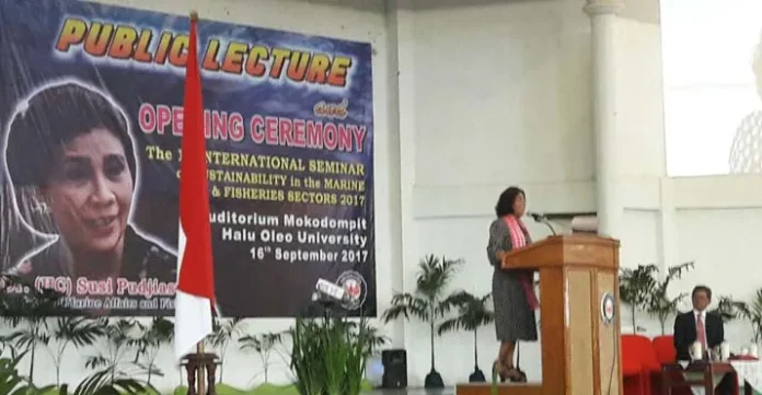 Menteri Susi Ajak Mahasiswa UHO Rajin Makan Ikan