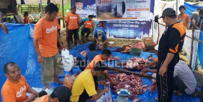 HEWAN KURBAN – Pembagian hewan kurban di desa Watumbohoti, Kecamatan Palangga Selatan, Konawe Selatan (Konsel) pada Minggu (3/9/2017) oleh Baitul Maal Hidayatullah. (Foto: BMH Sultra)