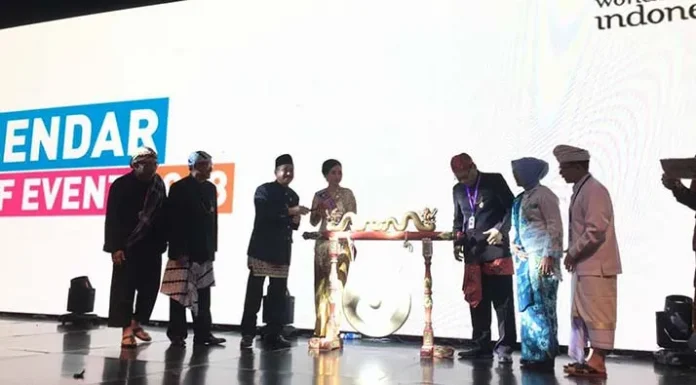 Berbaju Adat Betawi, Menpar Arief Yahya Buka Rakornas Kepariwisataan III 2017