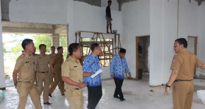 Sekda Konsel Tinjau Pembangunan Gedung Pelayanan Administrasi Capil