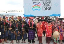 Ribuan Manusia Menyemut Hebohkan Karnaval Pesona Danau Toba 2017 Karnaval Pesona Danau Toba 2017