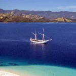 Peserta Wonderful Sail 2 Indonesia 2017 Enjoy di Pantai Riung Peserta Wonderful Sail 2 Indonesia 2017 Enjoy di Pantai Riung