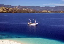 Peserta Wonderful Sail 2 Indonesia 2017 Enjoy di Pantai Riung Peserta Wonderful Sail 2 Indonesia 2017 Enjoy di Pantai Riung