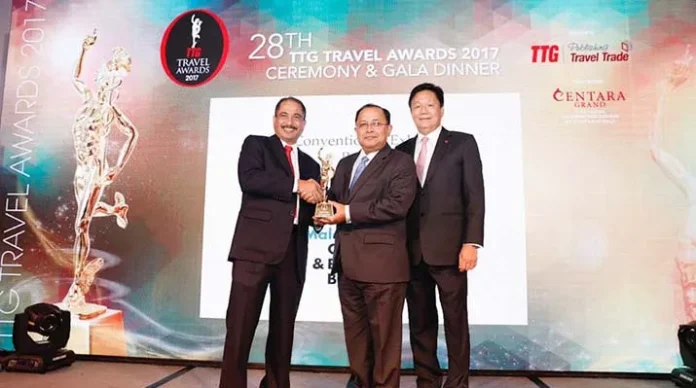 Menpar Arief Yahya "Mencuri Award" di Kandang Thailand