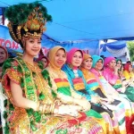 Widi Viera Bangga Kenakan Baju Adat Buton Widi Viera Bangga Kenakan Baju Adat Buton