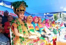 Widi Viera Bangga Kenakan Baju Adat Buton Widi Viera Bangga Kenakan Baju Adat Buton