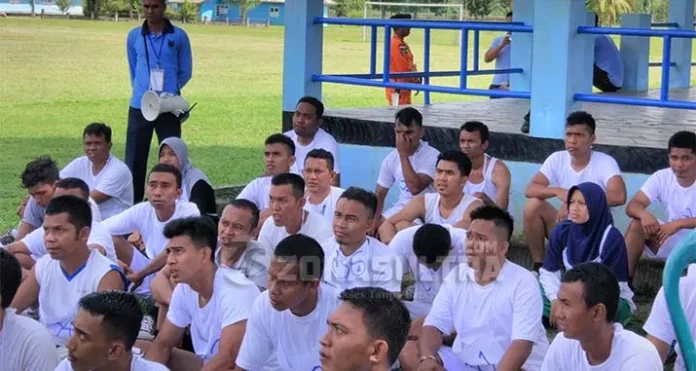 Dua Gadis Berjilbab Ini Berebut Jadi ABK SAR Kendari