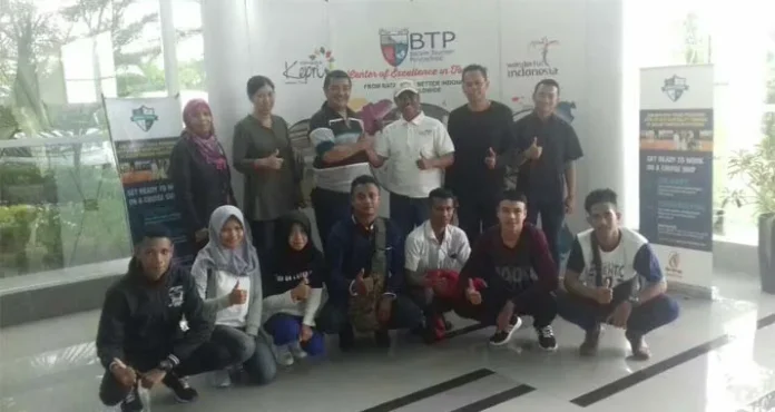 Hari Ini, Tujuh Siswa Buton Mulai Kuliah di Batam Tourism Politechnik