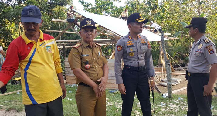 Tak Layak Huni, Rumah Zainal Dibedah Jajaran Polres Konsel