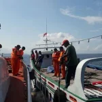 KM Armada Berhasil Dievakuasi Tim SAR KM Armada Berhasil Dievakuasi Tim SAR
