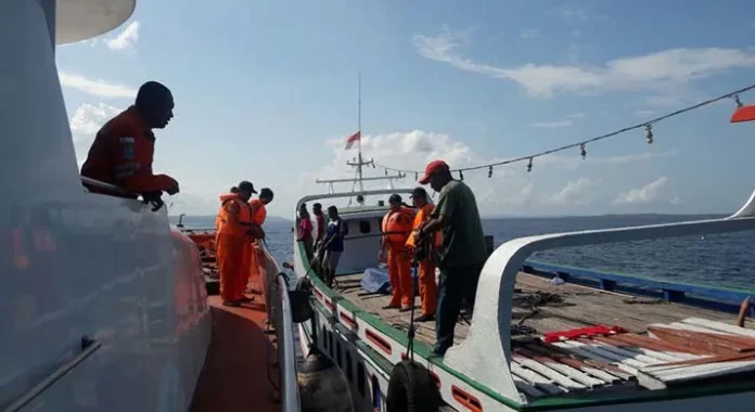 KM Armada Berhasil Dievakuasi Tim SAR