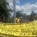 Golkar se-Sultra Galang Kekuatan Tekan DPP Tolak Ali Mazi Tolak Ali Mazi Jadi Cagub, Puluhan Kader Unjuk Rasa di Kantor Golkar Sultra