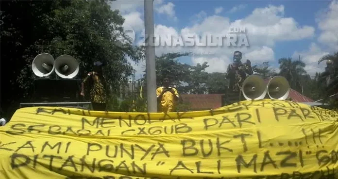 Tolak Ali Mazi Jadi Cagub, Puluhan Kader Unjuk Rasa di Kantor Golkar Sultra