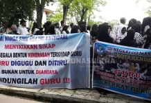 DPRD Sultra Diminta Terbitkan Perda UU Perlindungan Guru Ribuan Guru di Kendari Gelar Unjuk Rasa, KBM Berjalan Normal