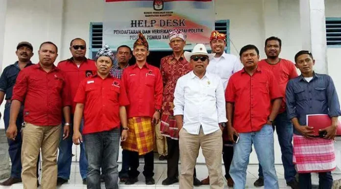 PDIP WAKATOBI - Dewan Pengurus Cabang (DPC) Partai Demokrasi Indonesia Perjuangan (PDIP) Kabupaten Wakatobi, Sulawesi Tenggara (Sultra) siap memenangkan pasangan Asrun-Hugua dalam pemilihan gubernur (Pilgub) 2018 mendatang. (Nova Ely Surya/ZONASULTRA.COM)