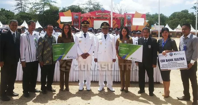 foto_bersama_bpjs BPJS Ketenagakerjaan dan Bank Sultra Serahkan Dana CSR bagi 300 Pegawai Non ASN