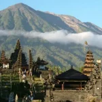 Menpar Pantau Keadaan Gunung Agung Hingga Pura Besakih Gunung Agung Bali
