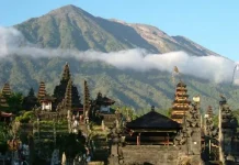 Gubernur Bali: Gunung Agung Belum Pengaruhi Kunjungan Wisatawan ke Bali Gunung Agung Bali