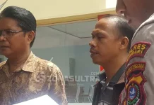 Siswa dan Ayahnya Jadi Tersangka Kasus Penganiayaan Guru SMAN 1 Kendari Siswa dan Ayahnya Jadi Tersangka Kasus Penganiayaan Guru SMAN 1 Kendari