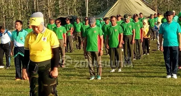 Peringati HUT TNI, Dandim 1416 Muna Jalan Santai Bersama Warga Mubar