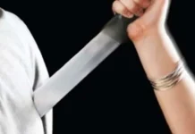 Pria di Kolaka Aniaya Menantu dengan Badik Hingga Tewas ilustrasi penikaman, pembunuhan