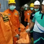 SAR Kendari Berhasil Evakuasi Jasad Pemuda yang Jatuh di Boiler PLTU Nii Tanasa SAR Kendari Berhasil Evakuasi Jasad Pemuda yang Jatuh di Boiler PLTU Nii Tanasa