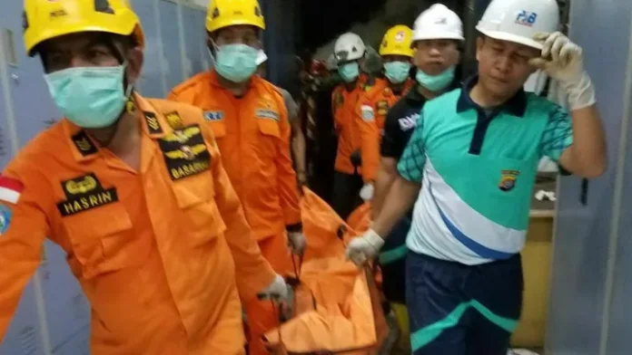 SAR Kendari Berhasil Evakuasi Jasad Pemuda yang Jatuh di Boiler PLTU Nii Tanasa