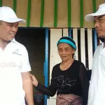 Nenek Renta Ini Menangis Saat Rumahnya Dibedah Pemda Konut Nenek Renta Ini Menangis Saat Rumahnya Dibedah Pemda Konut