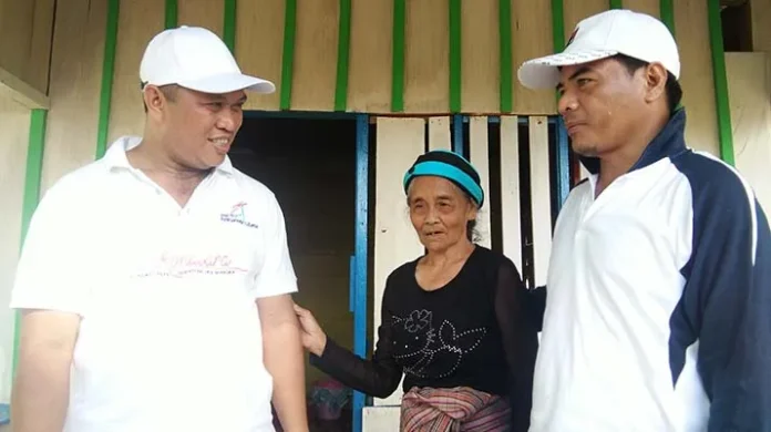 Nenek Renta Ini Menangis Saat Rumahnya Dibedah Pemda Konut