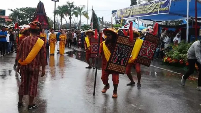 Ribuan Siswa Ikuti Karnaval Budaya HUT Kota Baubau