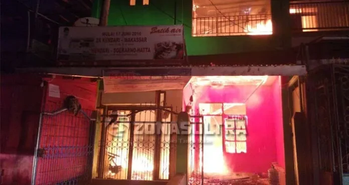 Breaking News: Satu Rumah di Jalan Malik Raya Ludes Terbakar