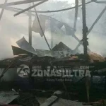 Ditinggal Penghuninya Berjualan, Satu Rumah di Kolut Ludes Terbakar Ditinggal Penghuninya Berjualan, Satu Rumah di Kolut Ludes Terbakar