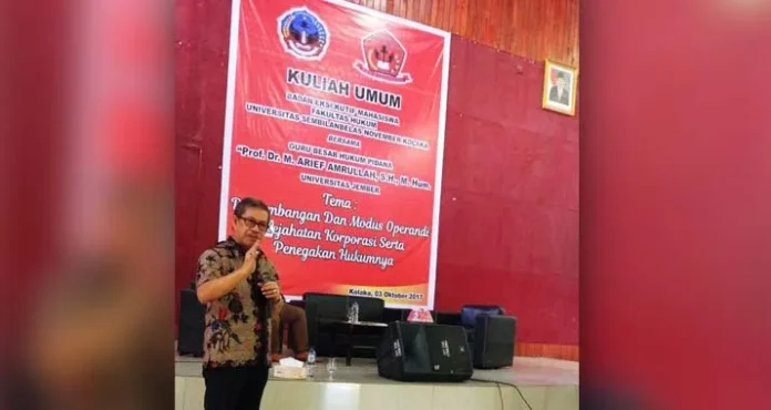 Guru Besar Fakultas Hukum UJ Beri Kuliah Umum Mahasiswa USN Kolaka