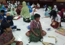 Ratusan Siswa SD di Kendari Ramaikan Lomba Literasi Anak 2017 Ratusan Siswa SD di Kendari Ramaikan Lomba Literasi Anak 2017