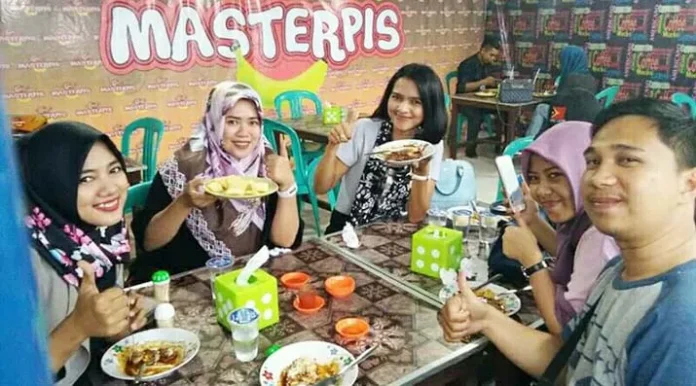 Yuk, Nikmati Pisang Aneka Rasa di Outlet Masterpis Kendari Beach, masterpis kendari, kendari beach, teluk kendari