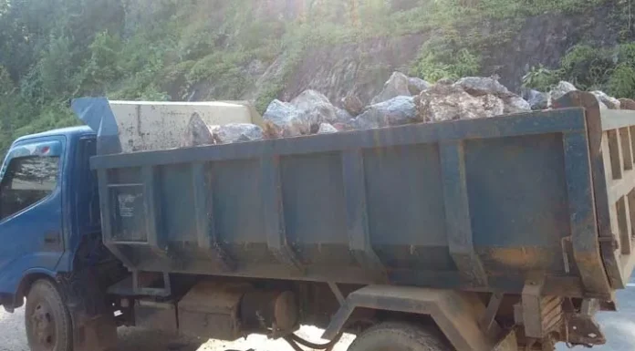 Mobil Truk Pemuat Batu Melebihi Kapasitas Resahkan Warga Konut