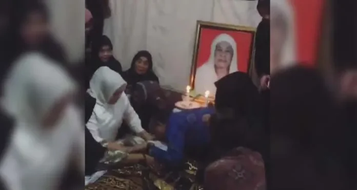 nur_alam_berduka Isak Tangis Warnai Pertemuan Nur Alam dengan Jenazah Ibunda