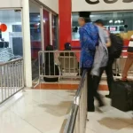 Kedatangan Nur Alam Dikawal 4 Orang Tim KPK Kedatangan Nur Alam Dikawal 4 Orang Tim KPK